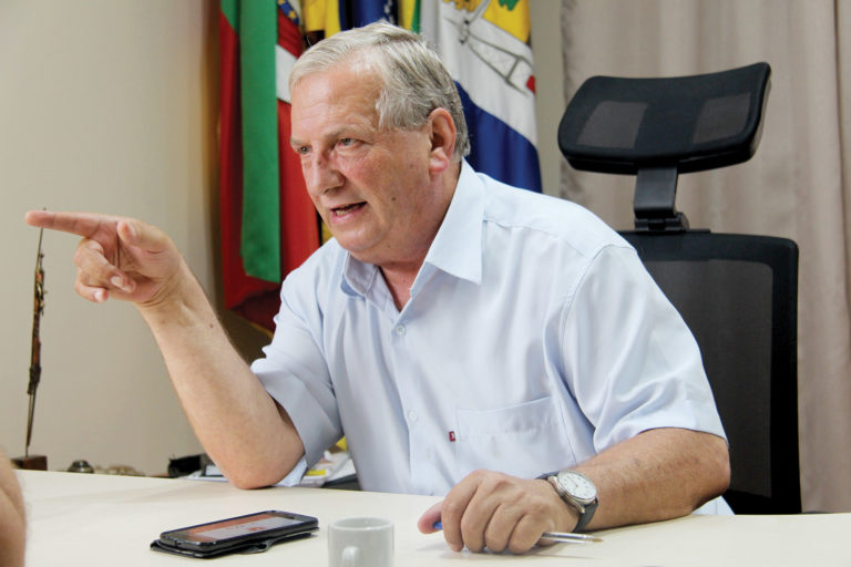 Constantino é reeleito presidente da Amserra