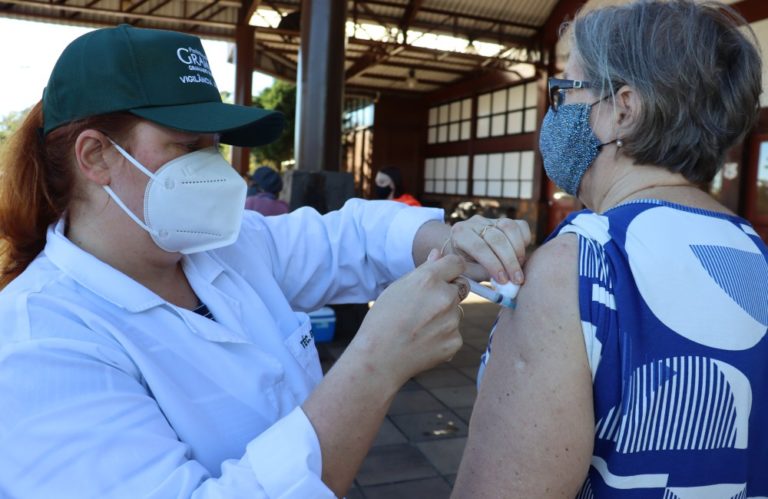 Gramado vai iniciar a aplicação da terceira dose da vacina em moradores com 70 anos ou mais