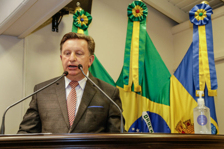 Projeto que cria vagas de CCs será decidido com o voto de Celso Fioreze