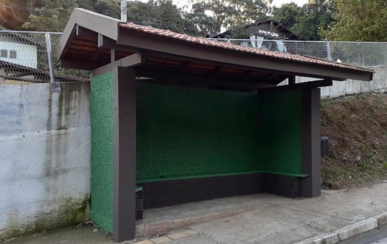 Paradas de ônibus em Gramado deverão ter informações sobre ônibus