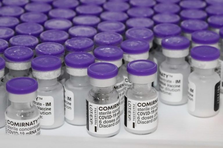 Cerca de 400 municípios receberão vacinas da Pfizer