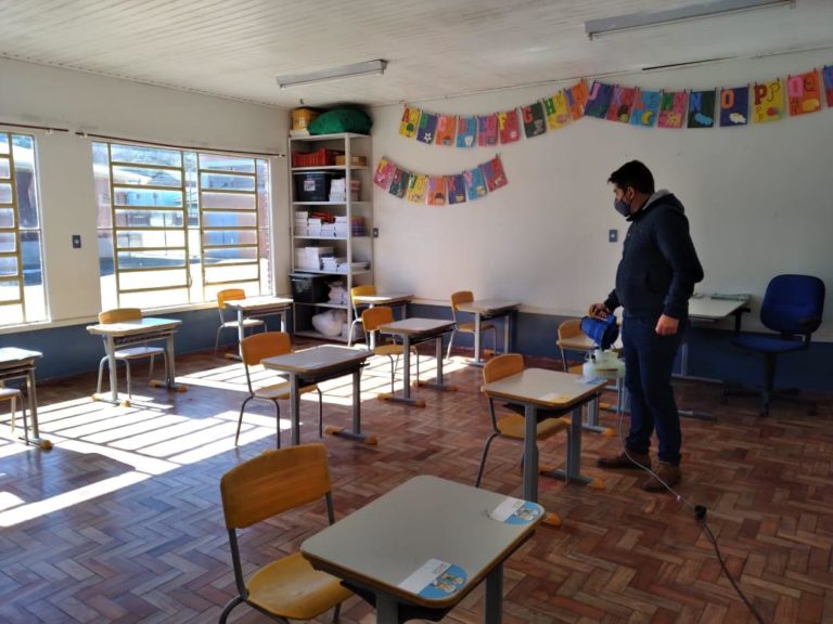 Escolas Municipais passam por sanitização