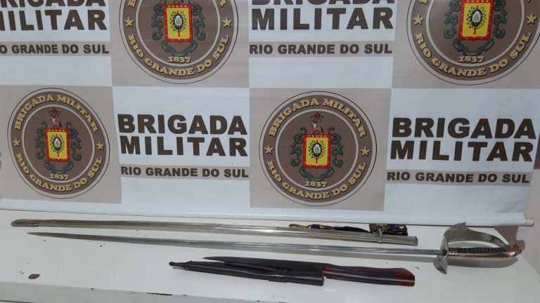Preso por ameaçar pessoas com faca e espada