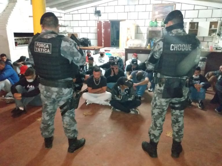 Festa clandestina com 90 pessoas é interrompida pela BM