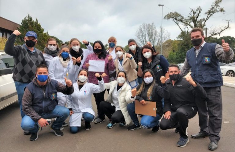 Gramado aplica 700 doses em professores e servidores das escolas