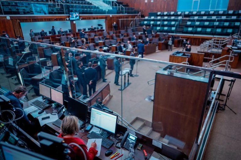 Deputados aprovam em segundo turno retirada de plebiscito para venda de estatais
