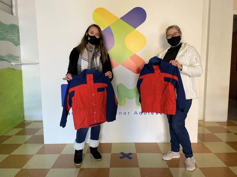 Snowland doa mais de 150 casacos para entidades assistenciais