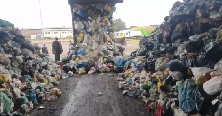 Misturar lixo orgânico com lixo seco é um dos maiores problemas da atualidade