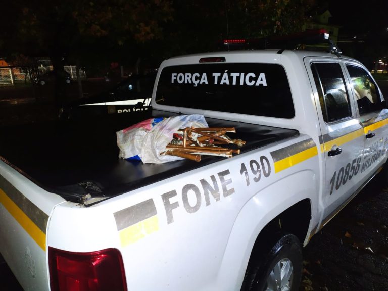 Dois são presos por furtarem canos de cobre