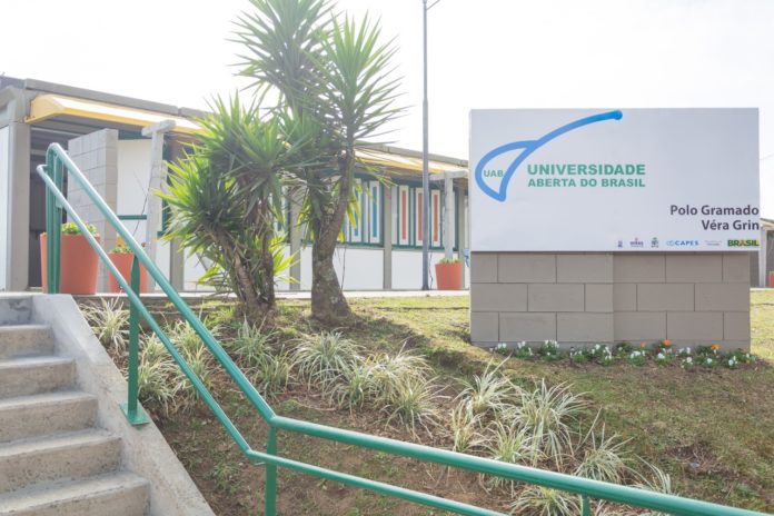 Com cinco anos de existência, o polo Véra Grin, da Universidade Aberta do Brasil (UAB), está de aniversário nesta segunda-feira (15)