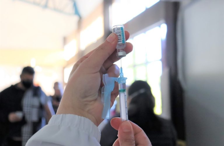 Vacinação contra a Covid-19 é ampliada e pessoas com 36 anos ou mais receberão a primeira dose