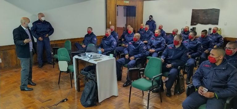 Delegado Vladimir palestra para alunos Bombeiros