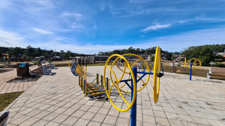 Centro Esportivo do Canelinha é entregue a comunidade