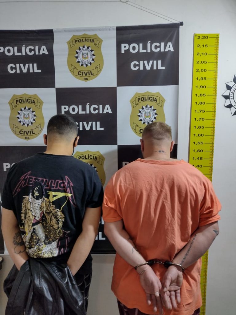 Dois são presos por extorquir vítima de roubo de celular