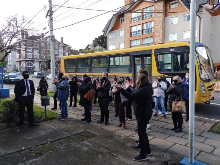 Servidoras protestam contra corte de insalubridade