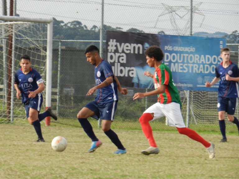 Gramadense enfrenta o Esportivo para se manter na liderança isolada