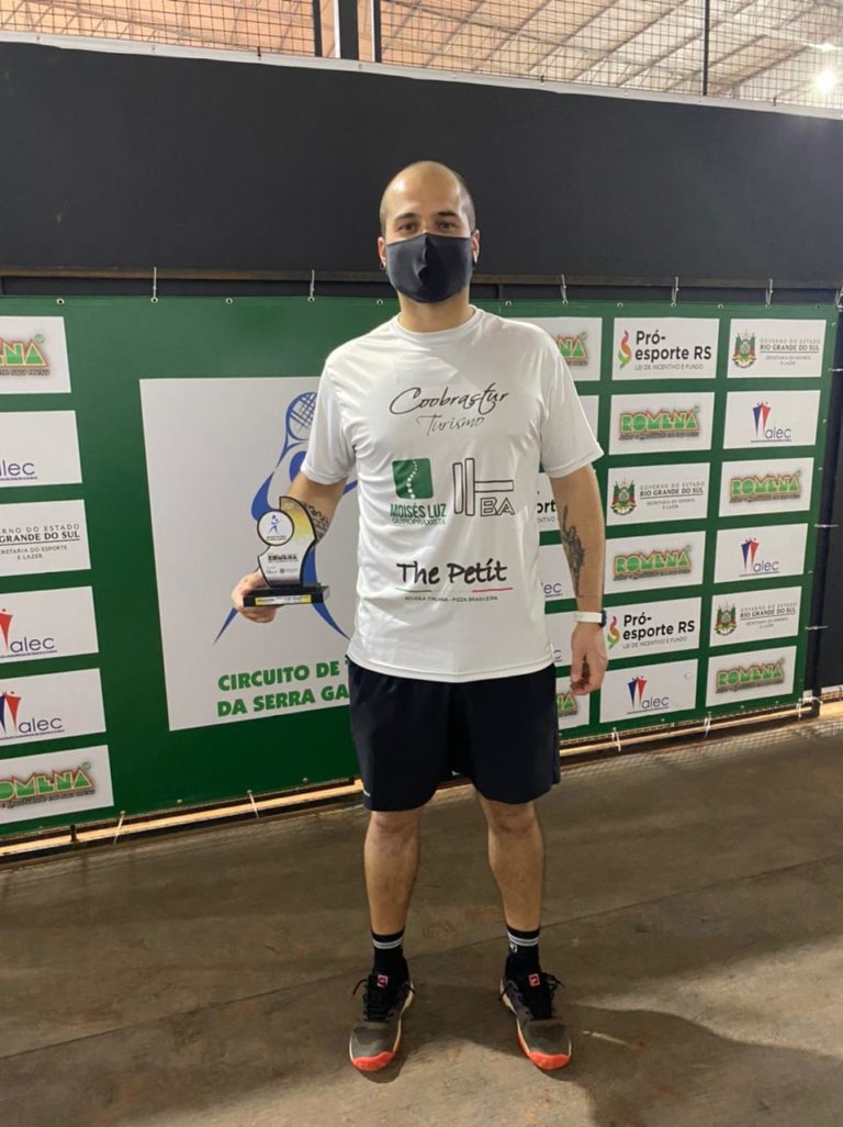 Tenista conquista o pódio em competição estadual