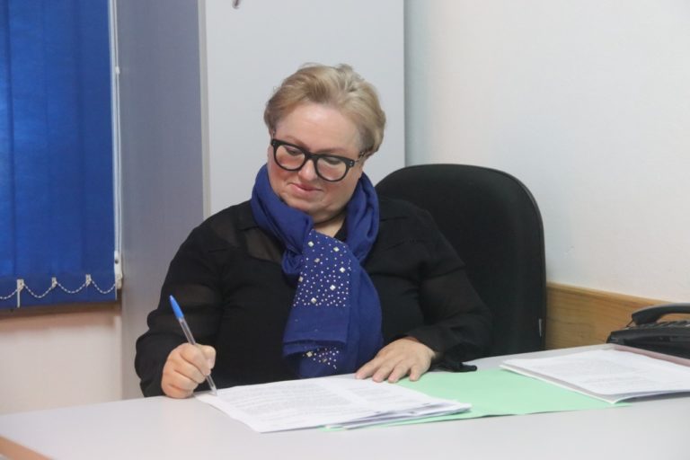Vereadora Emilia Fulcher solicita implantação do programa Sinal Vermelho para proteção das mulheres contra violência