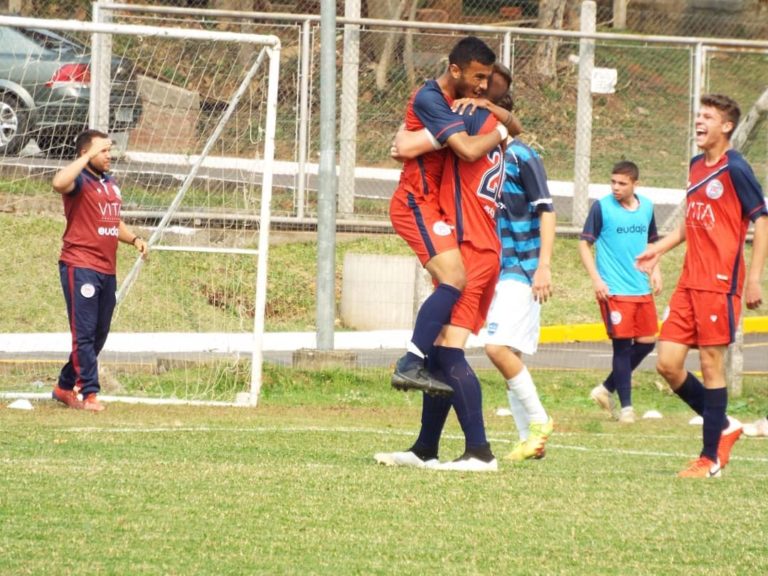 De virada, Gramadense vence e mantém invencibilidade em casa