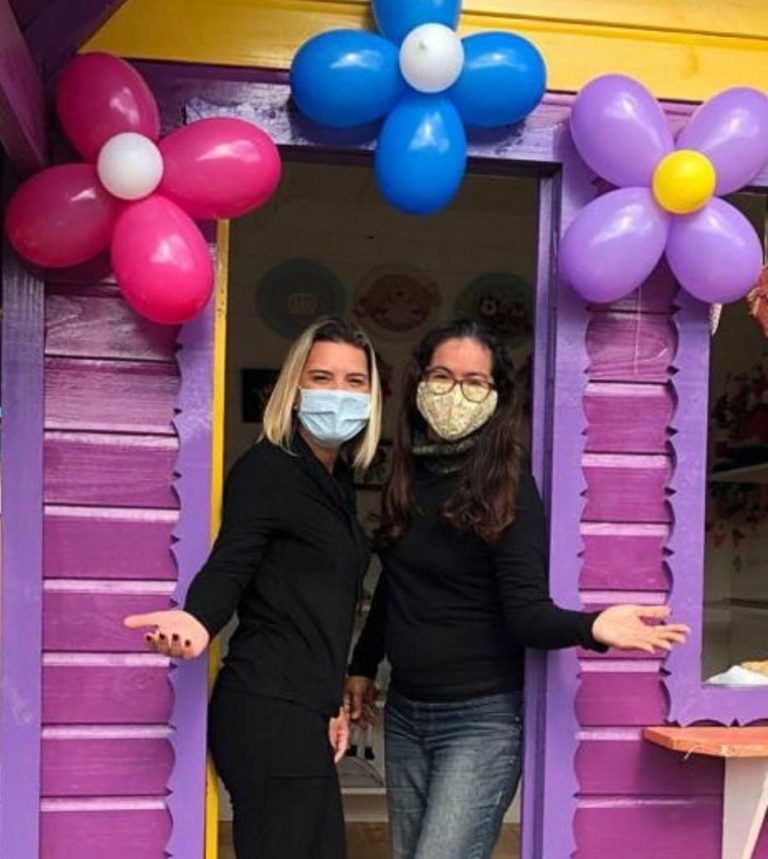 Artesãs que tiveram a cabana destruída voltam a trabalhar no Largo Benito Urbani