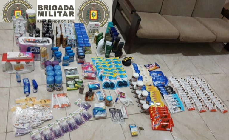 Quatro pessoas são detidas após furtarem 285 produtos em supermercados