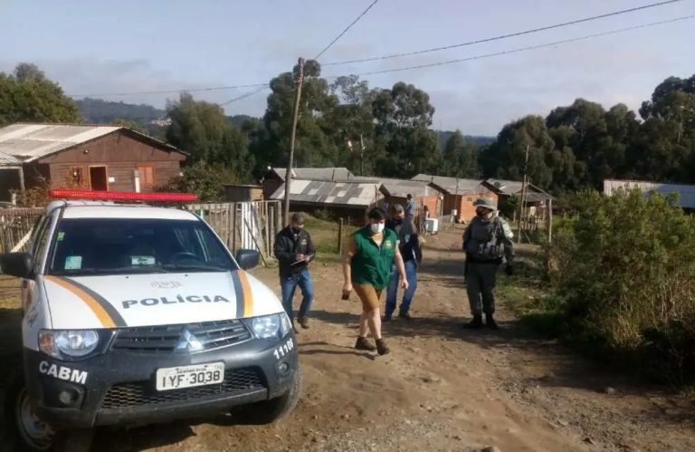 Prefeitura realiza ação integrada para interditar construções irregulares