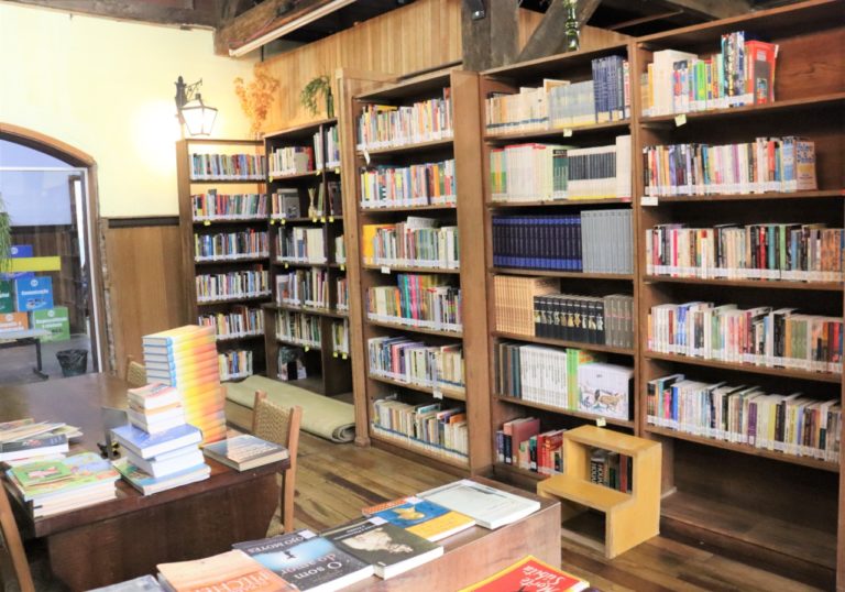 Cresce a procura por livros na Biblioteca Cyro Martins