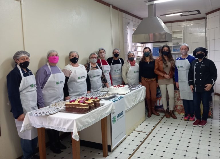 Cursos de confecção de vestuário feminino e de tortas e docinhos movimentam o Gabinete da Primeira-Dama
