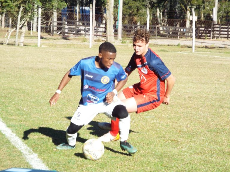 Vitória e liderança isolada