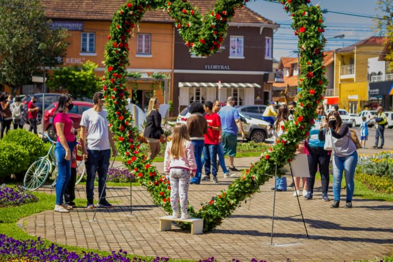 Público aprecia as atrações do primeiro fim de semana do Festival da Primavera de Nova Petrópolis