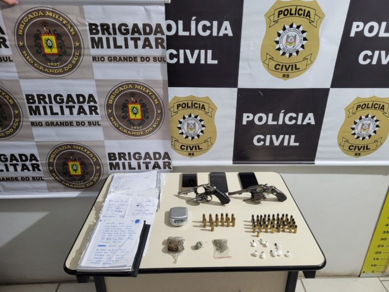 Polícia prende trio por tráfico e posse de armas