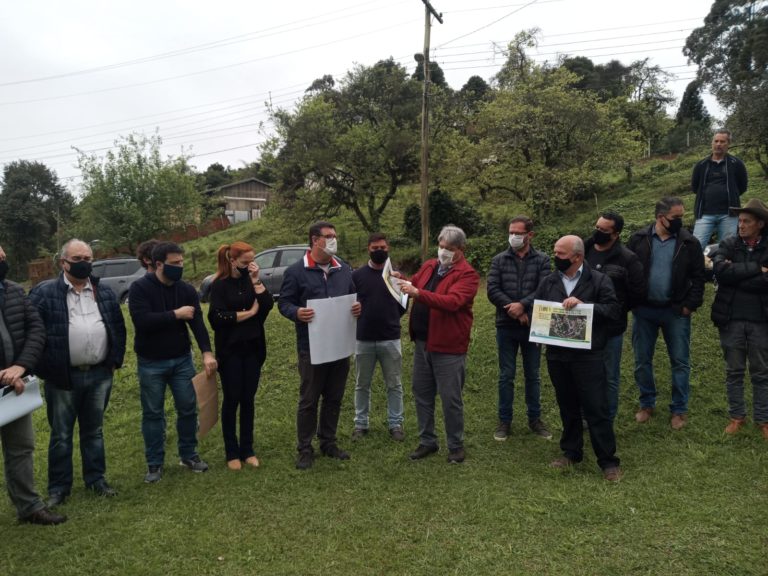 Prefeitura anuncia asfaltamento no Vale dos Pinheiros