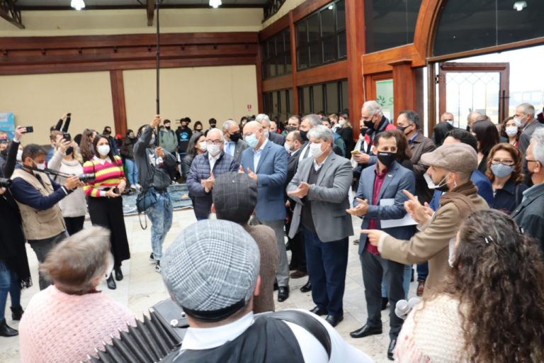 Gramado recebe 300 prefeitos em encontro com o ministro Milton Ribeiro