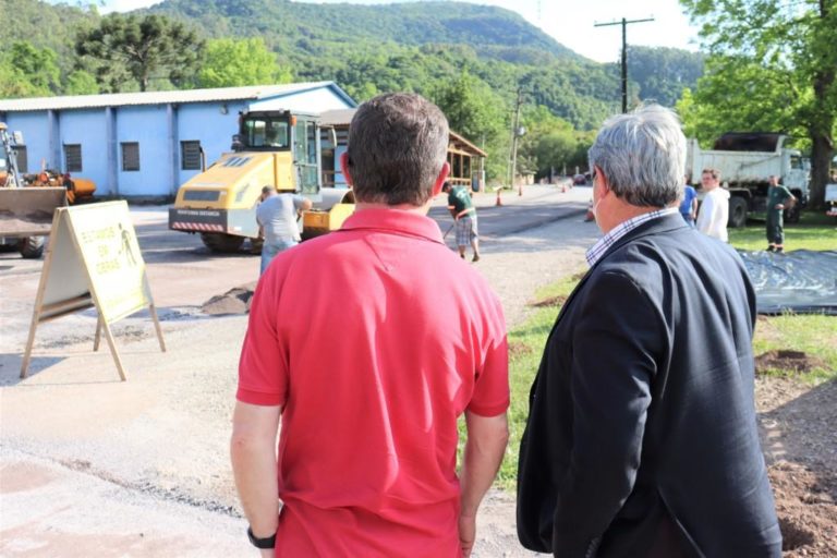 Obras de pavimentação caminham para reta final na Linha Moreira