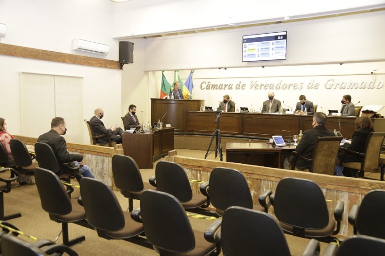 Vereadores aprovam contratação temporária para Natal Luz