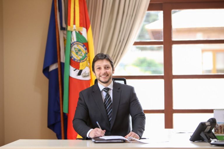 Gilberto Cezar assume a Prefeitura durante as férias do prefeito