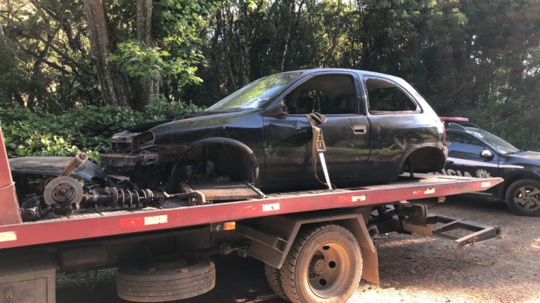 Polícia recupera carro roubado no Centro e descobre desmanche em Canela