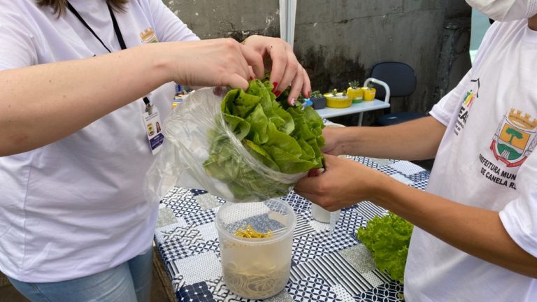 Canela realiza feira com produtos  de trabalho com adolescentes