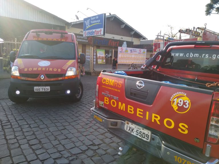 Telhado de supermercado desaba. Não houve feridos