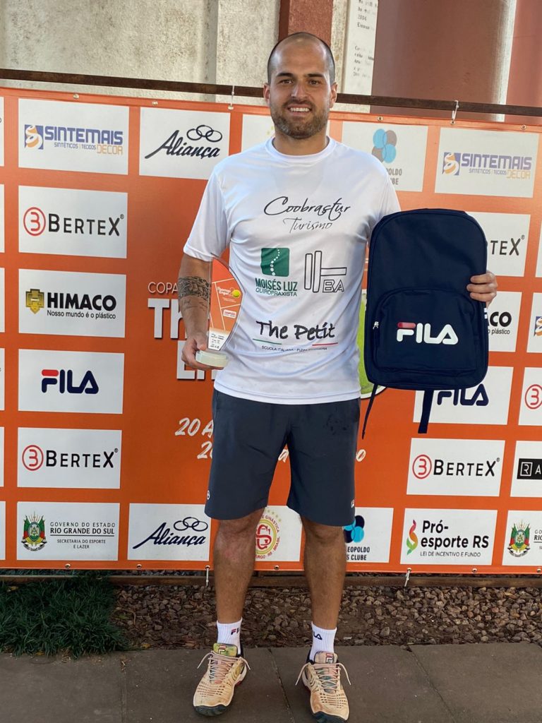 Tiago Port conquista a Copa Thomás Engel