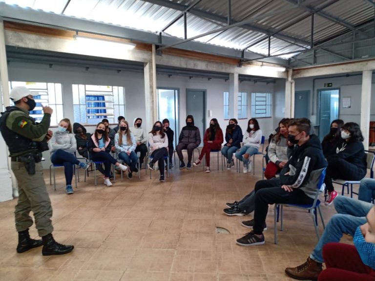 Brigada Militar realiza palestras em escolas