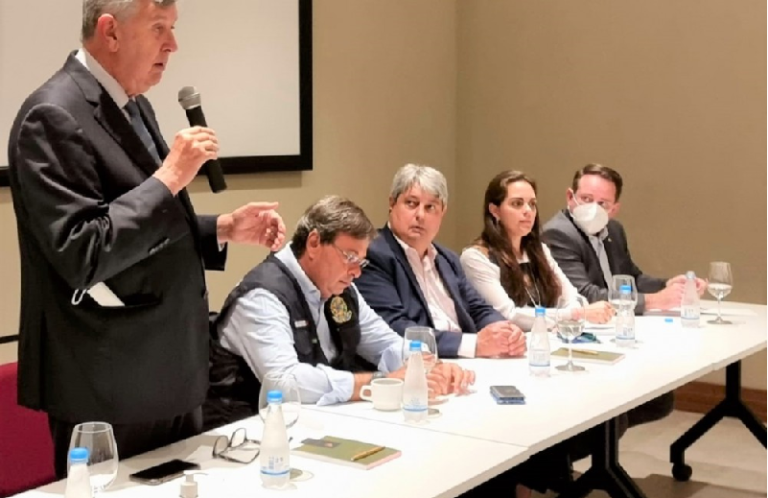 Futuro aeroporto de Vila Oliva é tema de encontro entre prefeito, senador, ministro e deputado