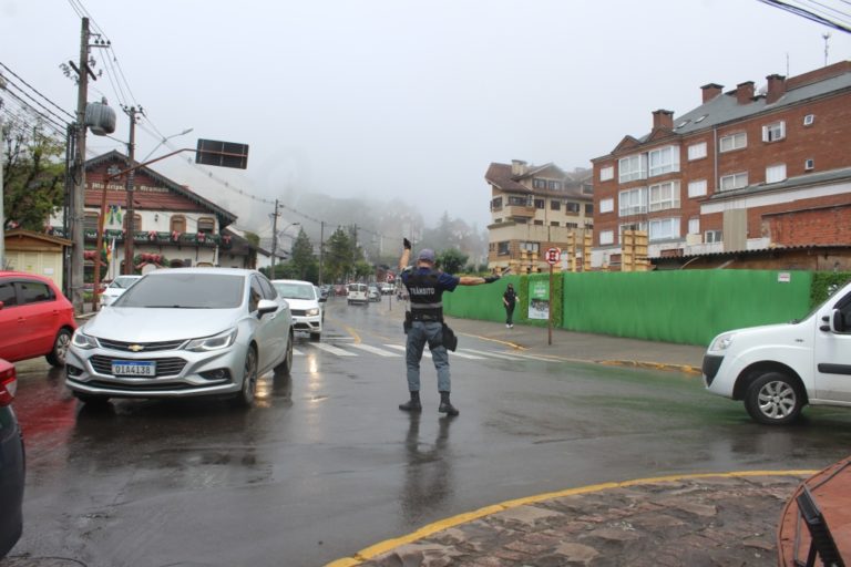 Comunidade suplica por melhorias no trânsito no centro de Gramado