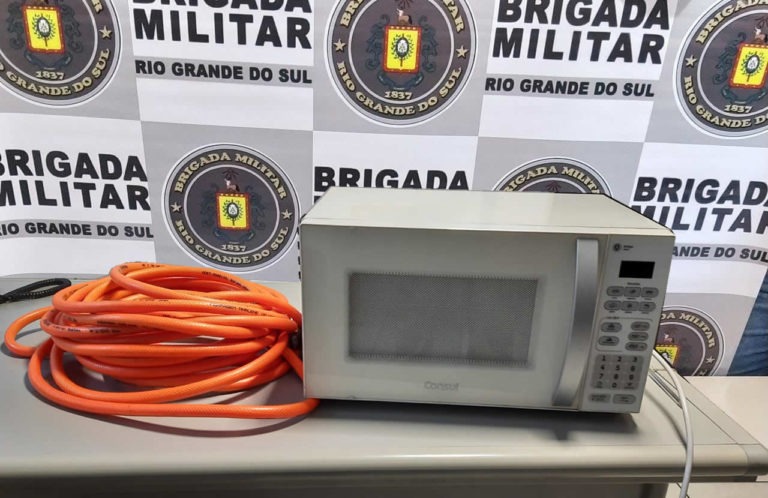 Homem é preso por furtar micro-ondas e mangueira de escola infantil
