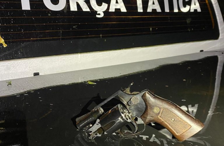 Homem é preso por porte irregular de arma de fogo após discutir com o filho