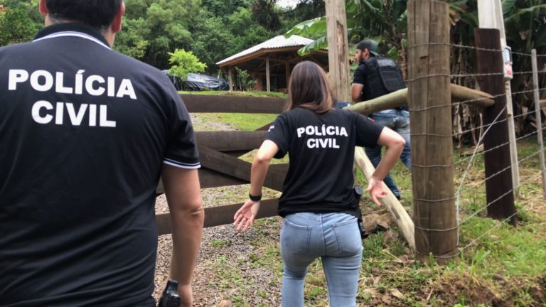 Operação Caritas: policiais cumprem três mandados de busca  e apreensão
