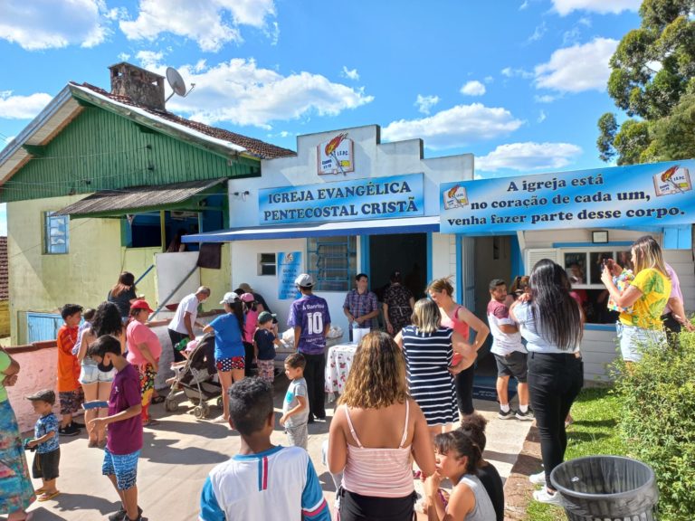 300 pessoas são agraciadas em atividade alusiva ao Natal
