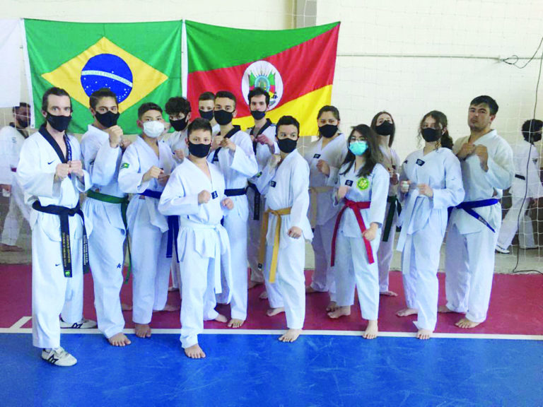 Associação Gramadense de Taekwondo e alunos de projetos sociais no topo do pódio