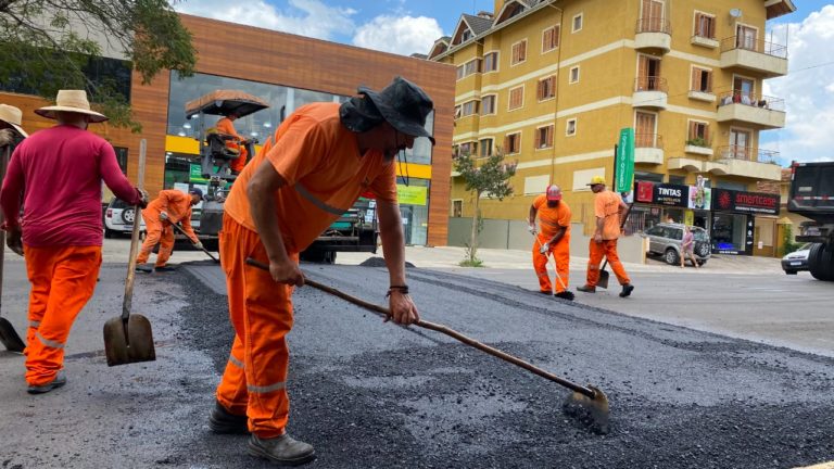 Três pontos da rua João Pessoa recebem faixa elevada nesta segunda, 17