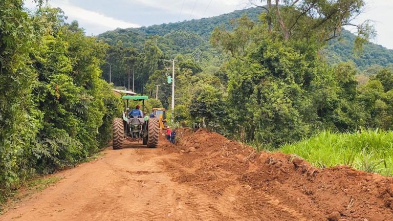 Prefeitura realiza ampliação da rede de água para as localidades de Bugres e Morro Calçado
